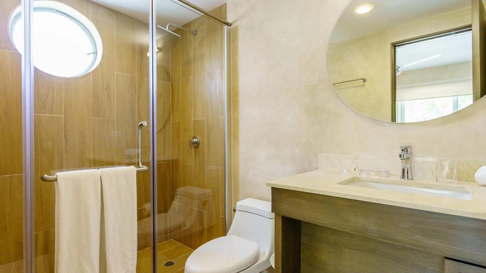 아파트 Charming Nature-Inspired Condos With Sultry Surroundings By Stella Rentals 툴룸