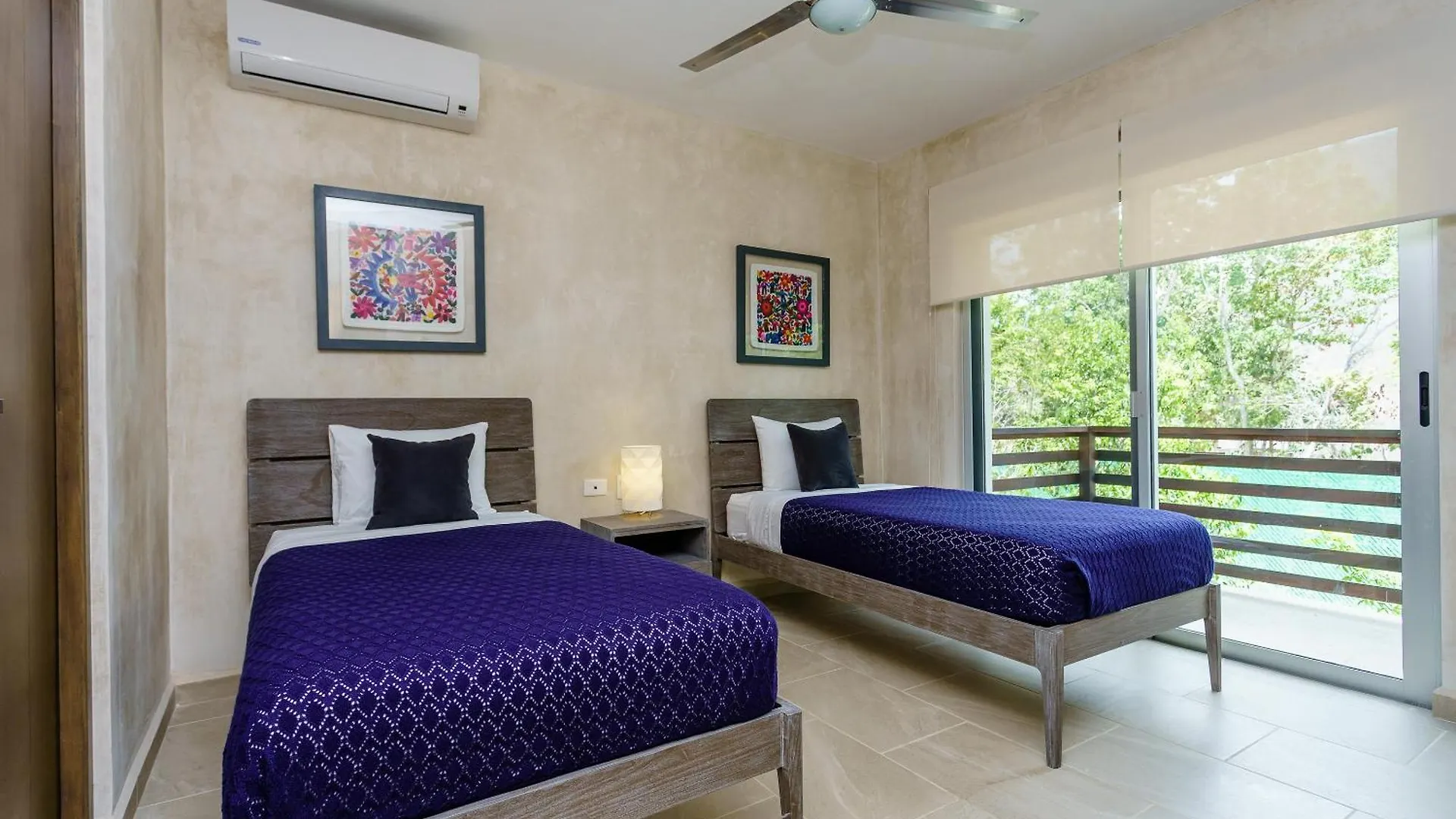 Charming Nature-Inspired Condos With Sultry Surroundings By Stella Rentals 툴룸 0*,